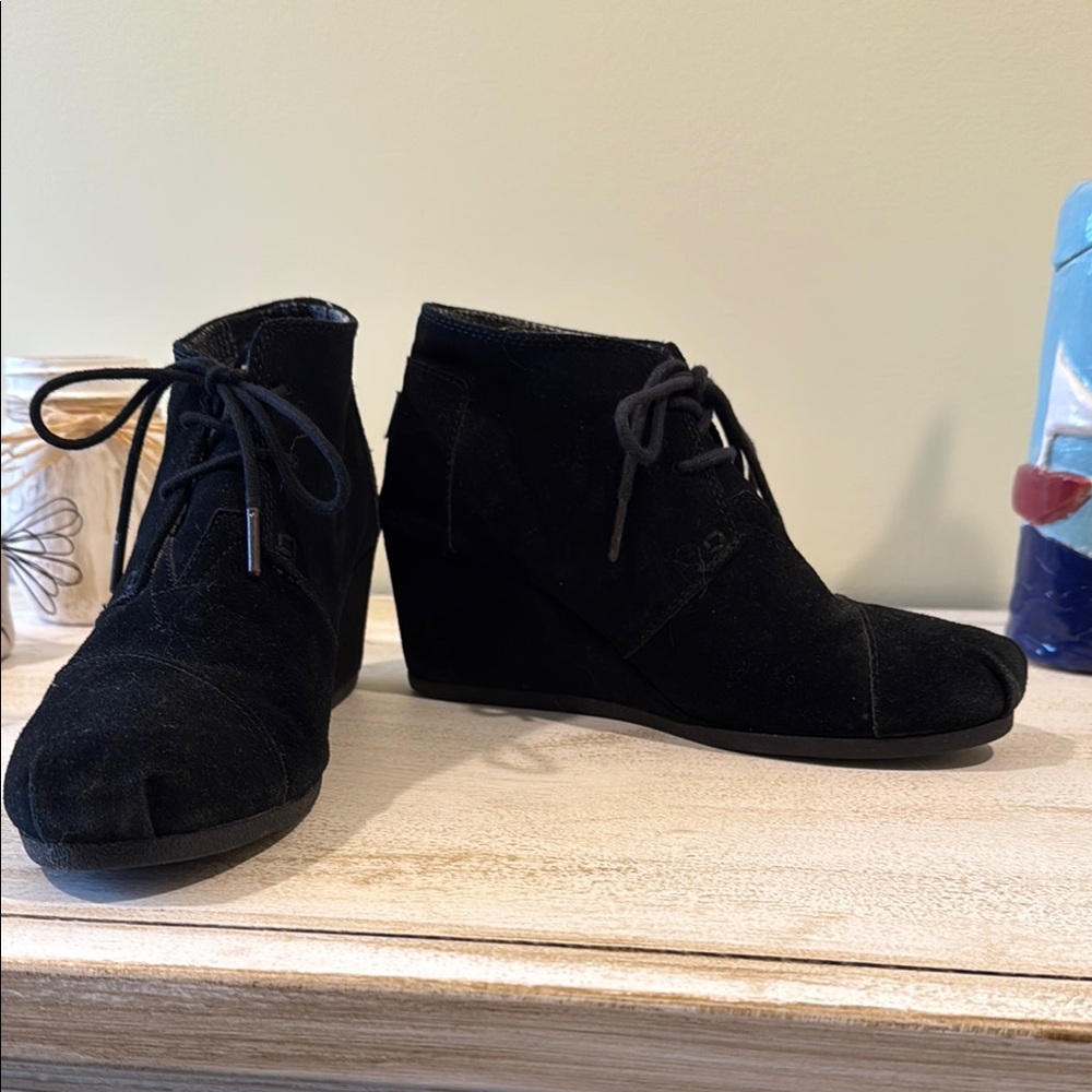 TOMS Women's Black Suede Ankle Boots